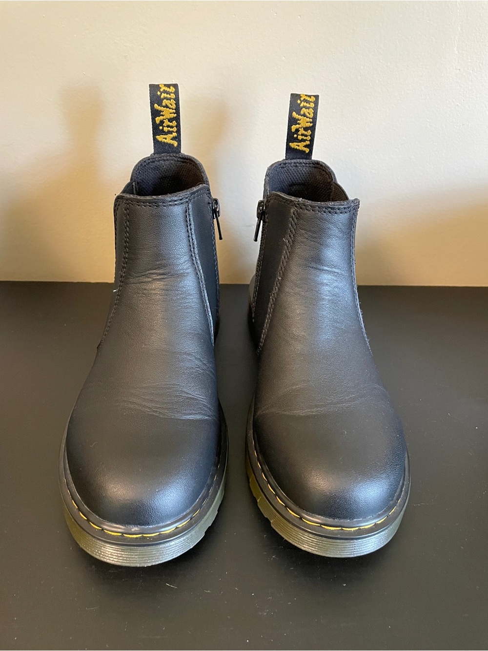 LIKE NEW DOC MARTENS CHELSEA BOOT